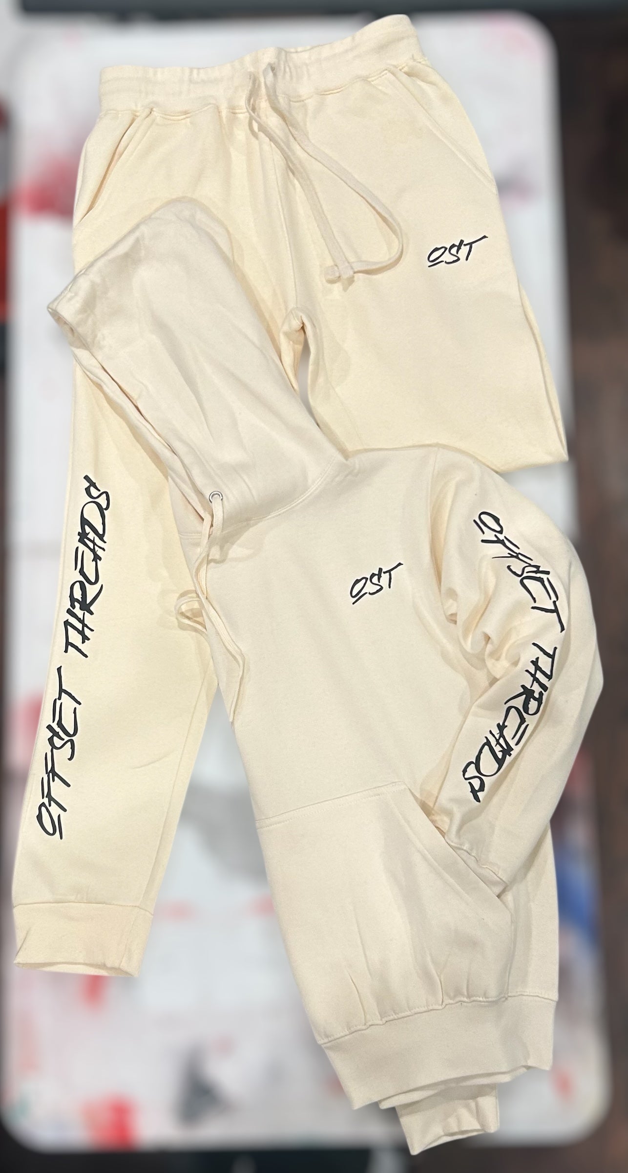 OFFSET THREADS SWEATSUITE